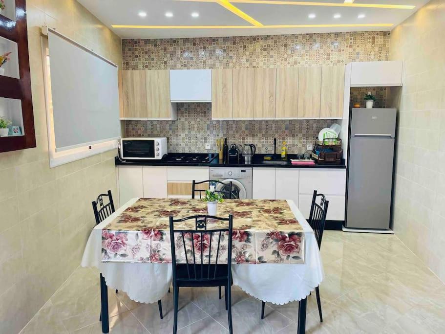 Appartement Pour Famille Avec Enfant الحسيمة المظهر الخارجي الصورة